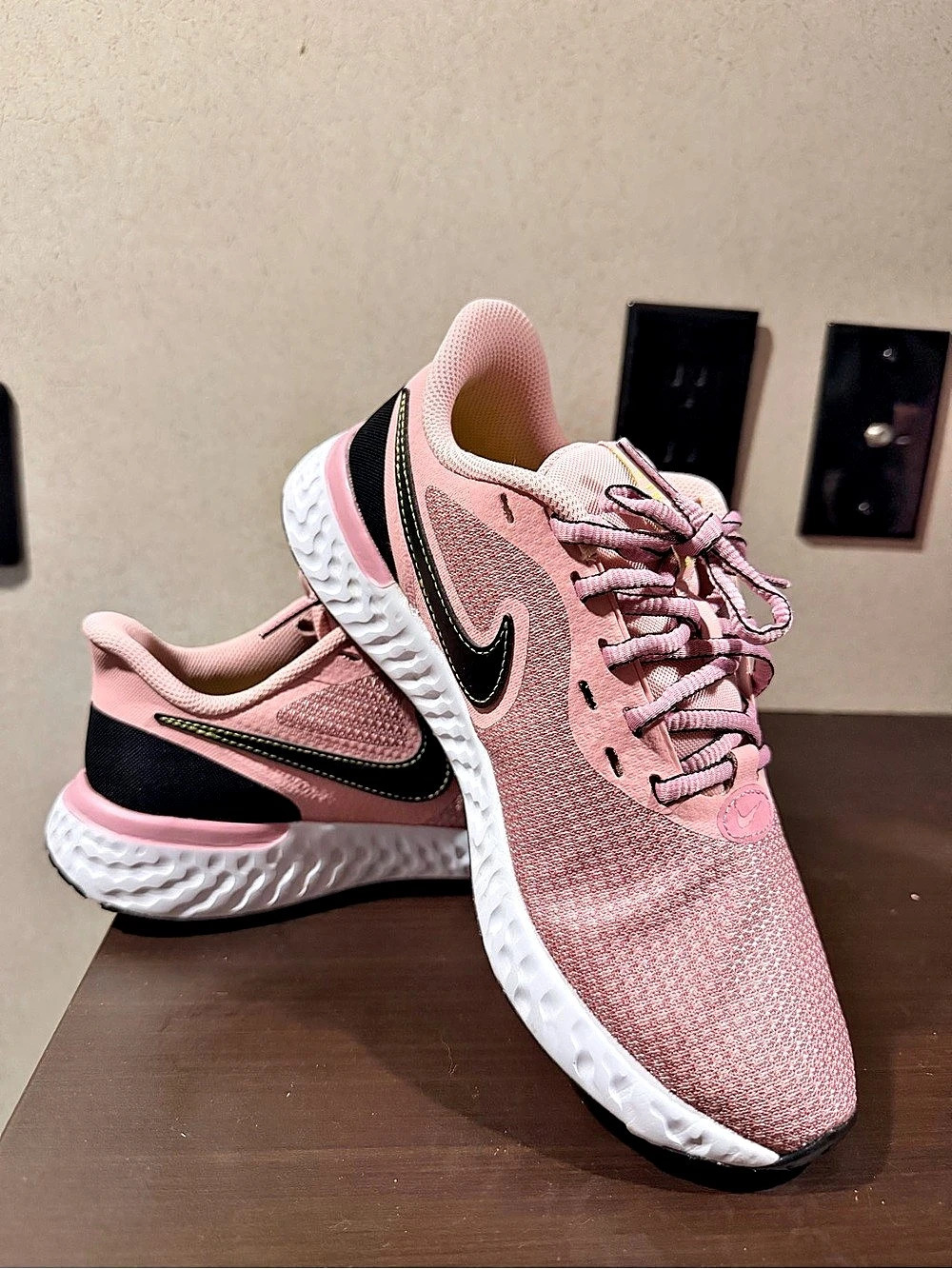 Nike Epic React Flyknit Pink Athletic Shoes - Picture 1 of 5